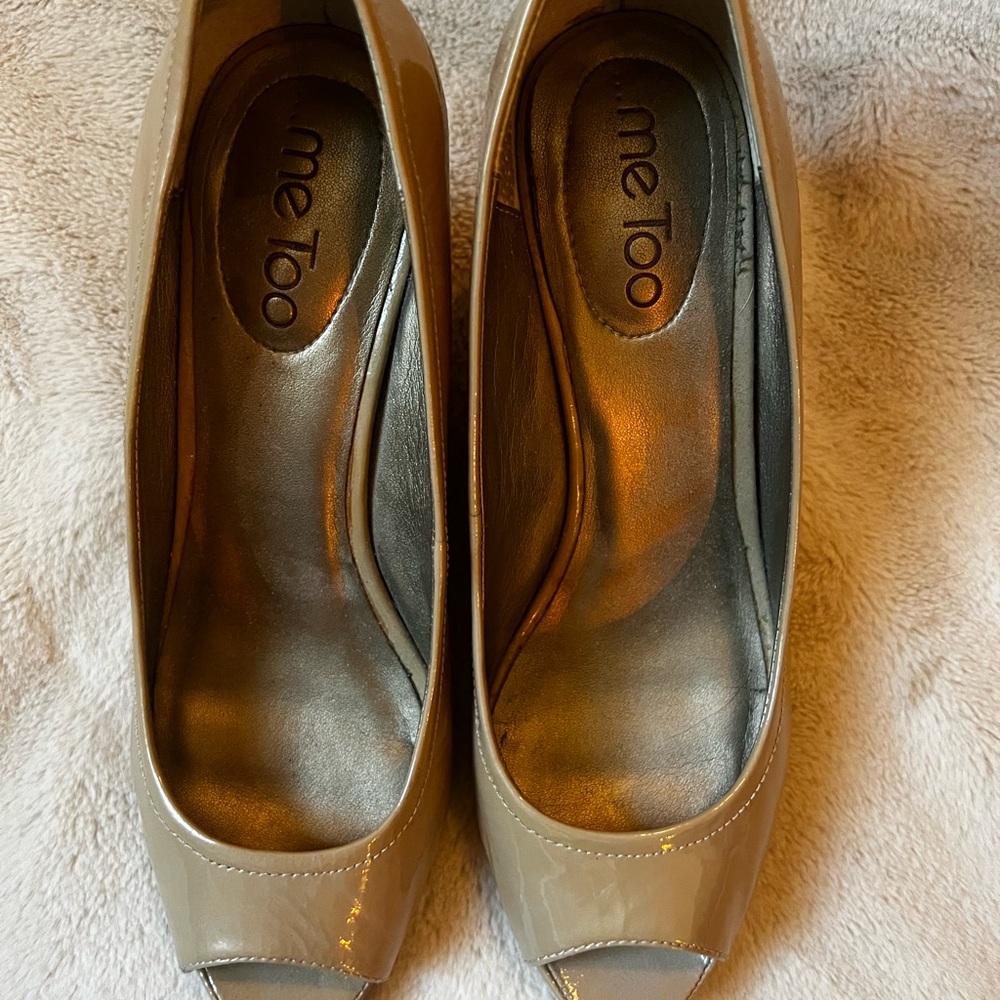 Me Too peep toe, wedge, patent leather pumps size 8